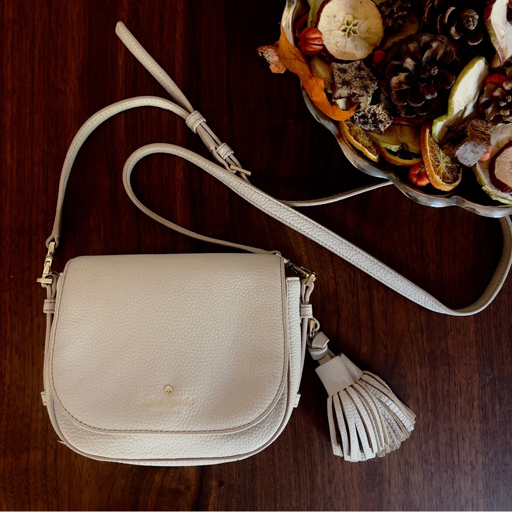 Authentic Kate Spade Pebbled Ivory Leather Handbag Bag Purse Crossbody Tassels - Picture 1 of 7